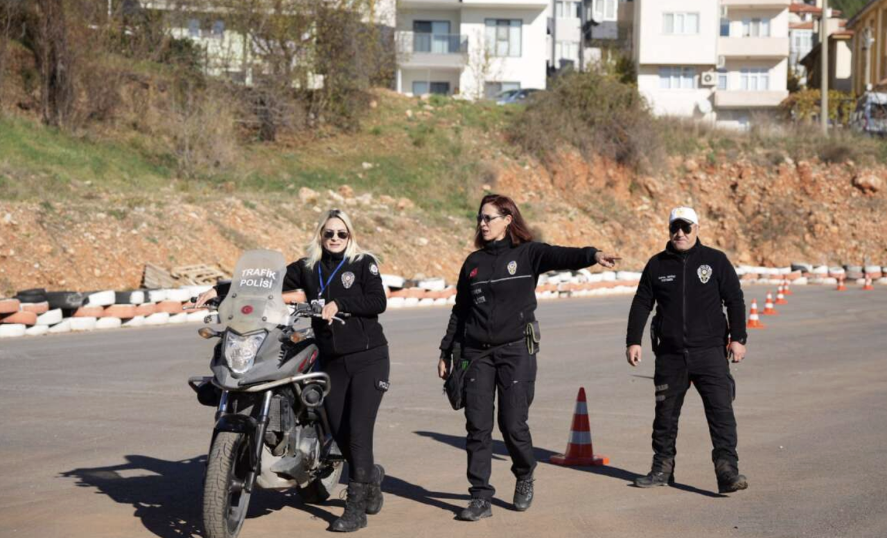 Muğla’da Motosikletli Trafik Polisi (Şahin) Eğitimi Tamamlandı 12